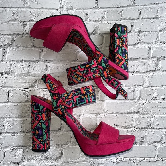 ROCKET DOG | Enhance Your Prance Heels in Bold Southwest - Picture 5 of 14